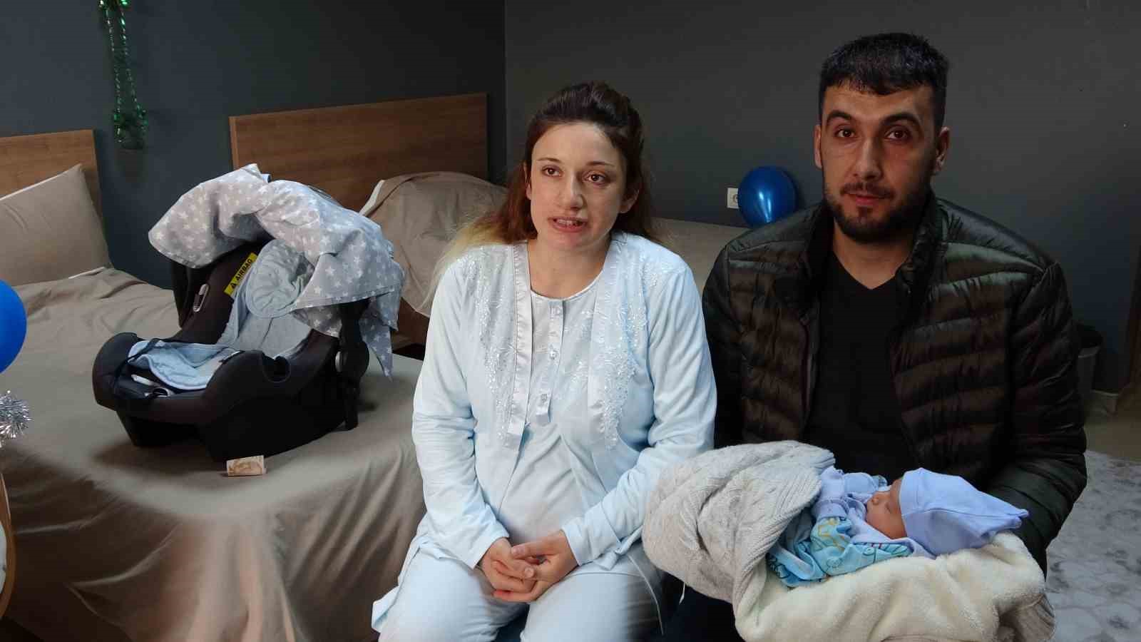 ADIYAMAN'DA YAKALANAN VE 2 HAFTA SONRASINA İLK DOĞUM BEKLEYEN ÇİFTİN, MİRAN TUNA İSİMLİ BEBEKLERİ DÜNYAYA GELDİ. "BEBEĞİMİZ KURTULSUN" DÜŞÜNCESİ İLE ORDU'YA GELEN ÇİFT, AYNI ANDA HEM MUTLULUK, HEM DE HÜZÜ