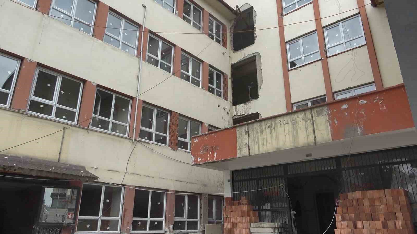 SAMSUN’DA DEPREM RİSKİ OLAN OKULLARIN TAMAMI YIKILDI. SAMSUN'DA DEPREM GÜÇLENDİRME ÇALIŞMASI DEVAM EDEN 74 OKUL İNŞAATINDAN 9'UNDA SONA GELİNDİ
