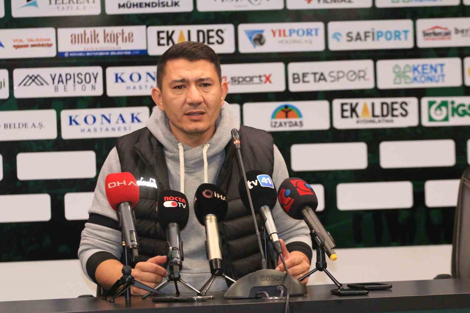 TÜRK FUTBOLUNUN ÖNEMLİ CAMİALARINDAN, EZELİ RAKİPLER KOCAELİSPOR İLE SAKARYASPOR DEPREMZEDELER YARARINA ÖZEL MAÇTA KARŞI KARŞIYA GELDİ
