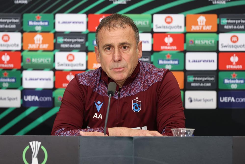 TRABZONSPOR TEKNİK DİREKTÖRÜ ABDULLAH AVCI, BASEL MAÇI ÖNCESİ YAPTIĞI AÇIKLAMADA, BEDENLERİNİN BURADA ANCAK KALPLERİNİN DEPREM BÖLGESİNDE OLDUĞUNU VURGULADI