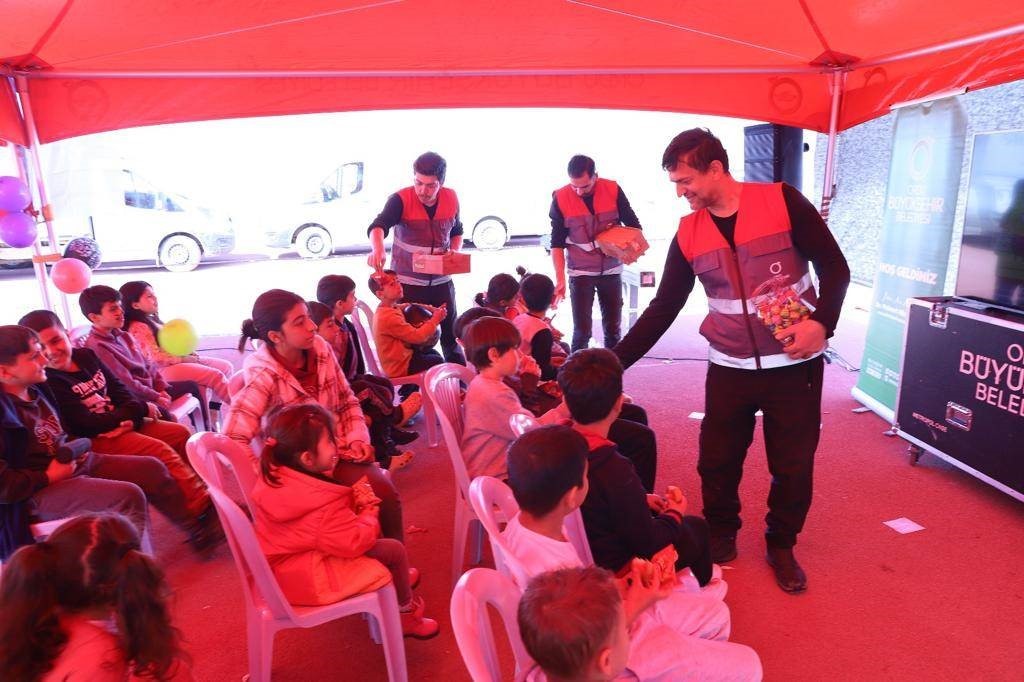 ORDU BÜYÜKŞEHİR BELEDİYESİ, DEPREMZEDE ÇOCUKLARIN YAŞADIKLARI TRAVMAYI ATLATMALARI ADIYAMAN'IN FARKLI ALANLARINDA AKTİVİTE ALANLARI OLUŞTURDU