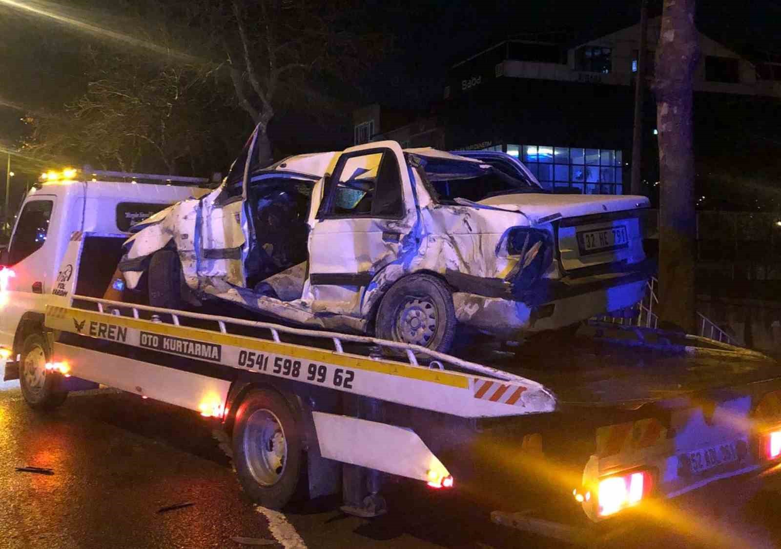 ORDU'NUN FATSA İLÇESİNDE 2 OTOMOBİLİN ÇARPIŞMASI SONUCU MEYDANA GELEN TRAFİK KAZASINDA 4 KİŞİ YARALANDI