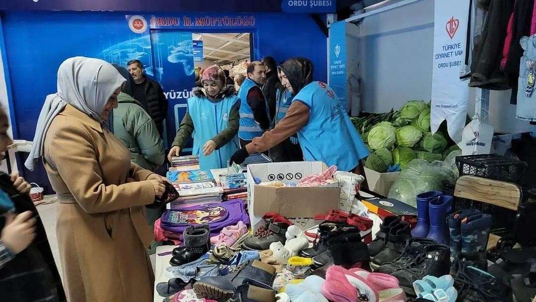 ORDU’DA DEPREMZEDELER İÇİN İYİLİK ÇARŞISI AÇILDI. KAHRAMANMARAŞ MERKEZLİ 6 ŞUBAT TARİHİNDE MEYDANA GELEN DEPREMLERİN ARDINDAN ORDU'YA GELEN DEPREMZEDELER İÇİN İYİLİK ÇARŞISI AÇILDI