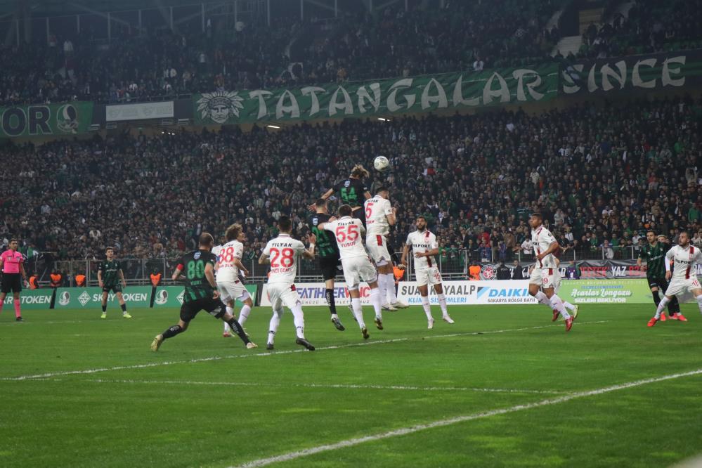 SPOR TOTO 1. LİG'İN 25. HAFTASINDA SAKARYASPOR, KONUK ETTİĞİ YILPORT SAMSUNSPOR'A 1-0 MAĞLUP OLDU