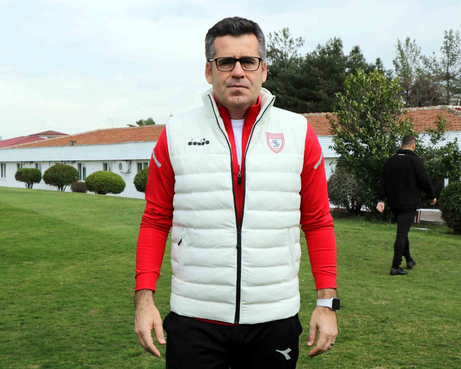 SAMSUNSPOR TEKNİK DİREKTÖRÜ HÜSEYİN EROĞLU, BANDIRMASPOR MAÇININ EN AZ SAKARYASPOR MAÇI KADAR ÖNEMLİ OLDUĞUNU BELİRTEREK DİKKATLİ OLMALARI GEREKTİĞİNİ SÖYLEDİ