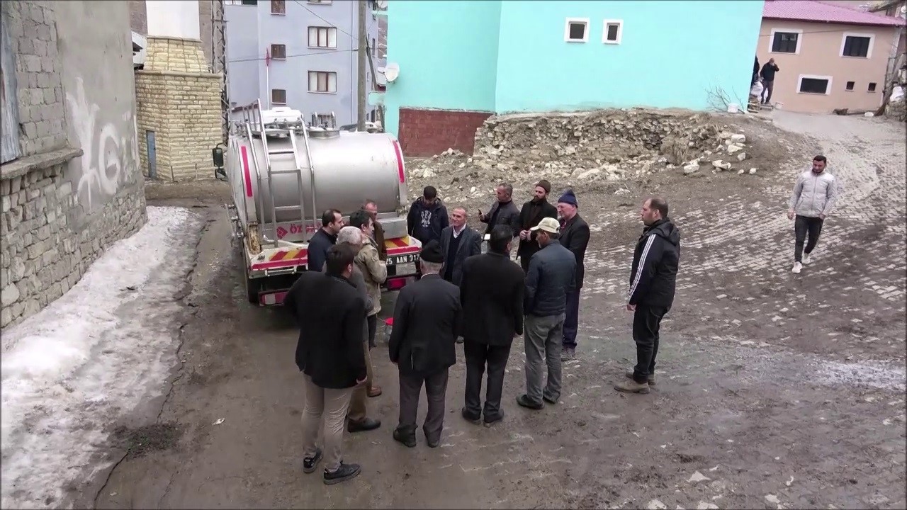 İSPİR BELEDİYESİ VE ERZURUM TİCARET BORSASI TARAFINDAN İSPİR'DE HAYATA GEÇİRİLEN SOĞUK SÜT ZİNCİRİ PROJESİ HAYVANCILIKLA UĞRAŞAN SÜT ÜRETİCİLERİNİN YÜZÜNÜ GÜLDÜRÜYOR