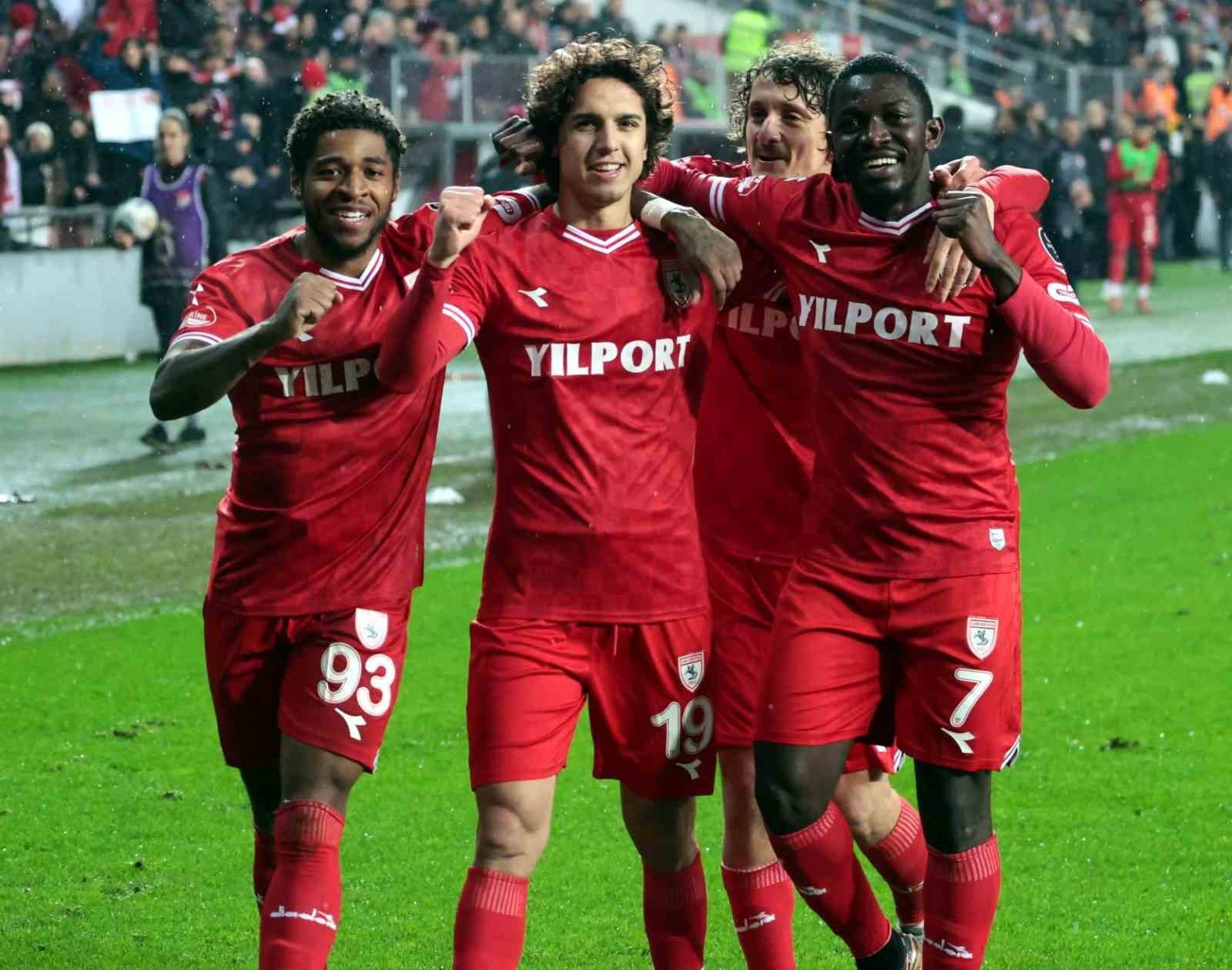 SPOR TOTO 1. LİG'İN YENİ LİDERİ SAMSUNSPOR, 16 MAÇTIR KAYBETMİYOR. KARADENİZ TEMSİLCİSİ BU SÜREÇTE 11 GALİBİYET VE 5 BERABERLİK ALDI
