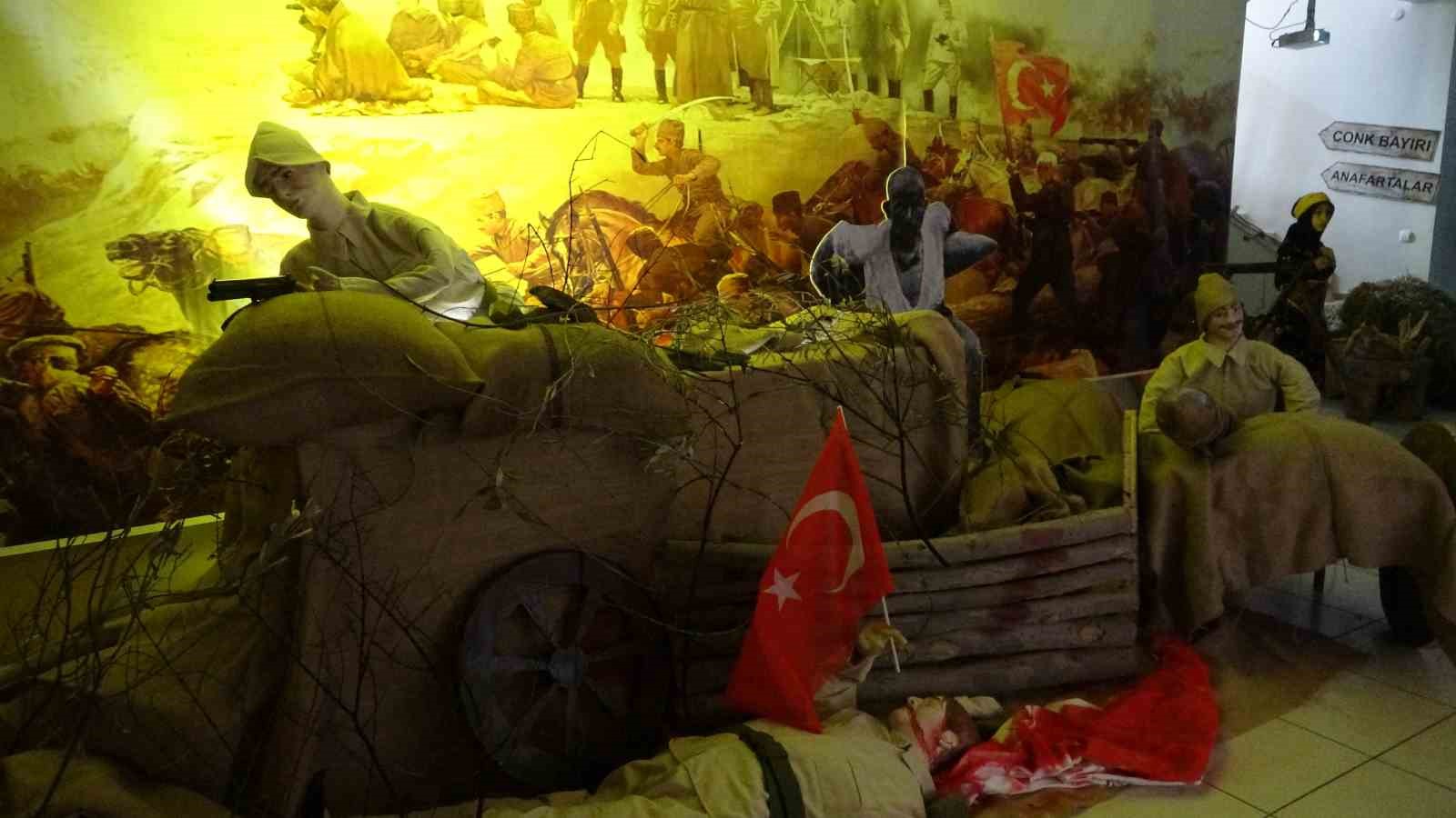 18 MART ÇANAKKALE ZAFERİ VE ŞEHİTLERİ ANMA GÜNÜ DOLAYISIYLA TRABZON'DA DÜZENLENEN ETKİNLİKTE ÖĞRENCİLERİN PERFORMANSI BÜYÜK ALKIŞ ALDI