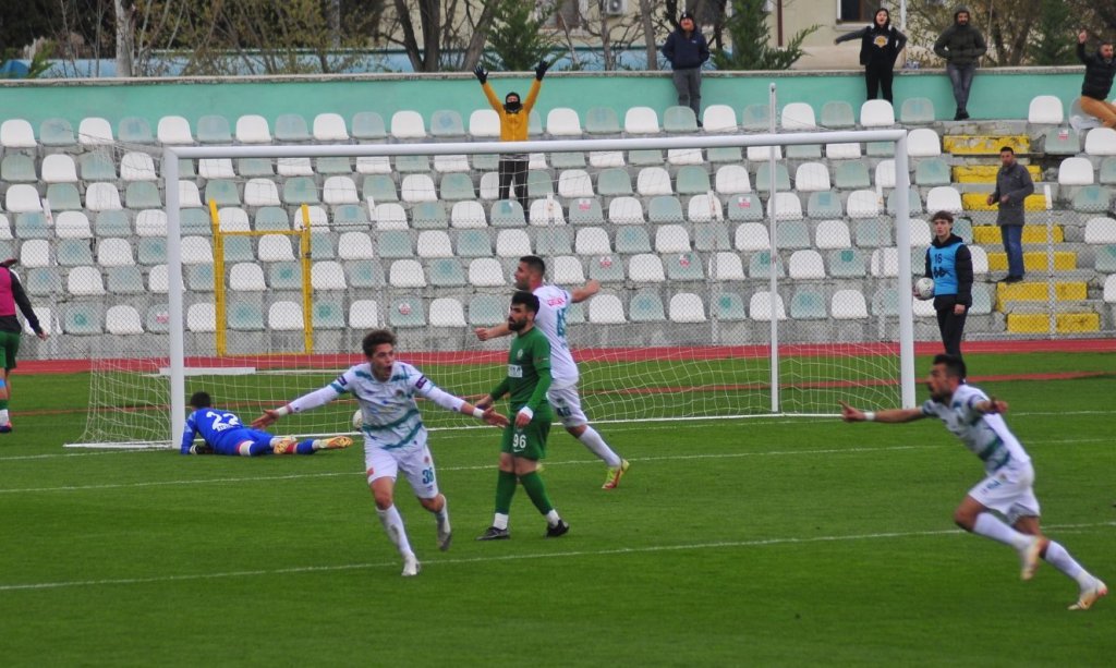 TFF 3. LİG 1. GRUP 24.HAFTASINDA AMASYASPOR FK , SAHASINDA KARŞILAŞTIĞI ŞİLE YILDIZSPOR'U 2-0 MAĞLUP ETTİ