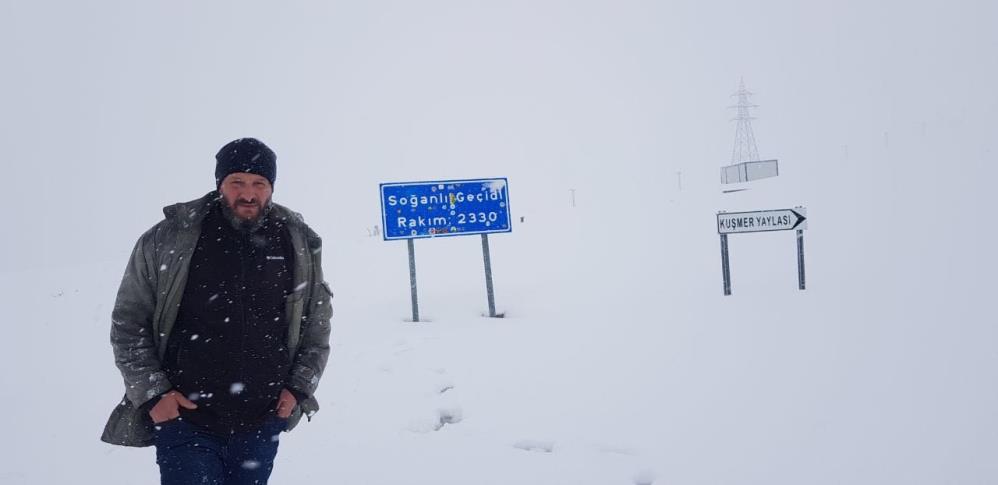 BAYBURT İLE TRABZON SINIRI ARASINDA YÜKSEK RAKIMDA BULUNAN KÖY VE YAYLALARDA KARA KIŞ MART AYININ SONLARINA DOĞRU YENİDEN BASTIRDI