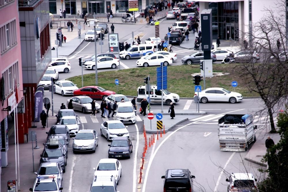 TÜRKİYE İSTATİSTİK KURUMU (TÜİK) VERİLERİNE GÖRE SAMSUN'DA 2023 ŞUBAT AYI İTİBARİYLE TRAFİĞE KAYITLI ARAÇ SAYISI 422 BİN 719 OLDU