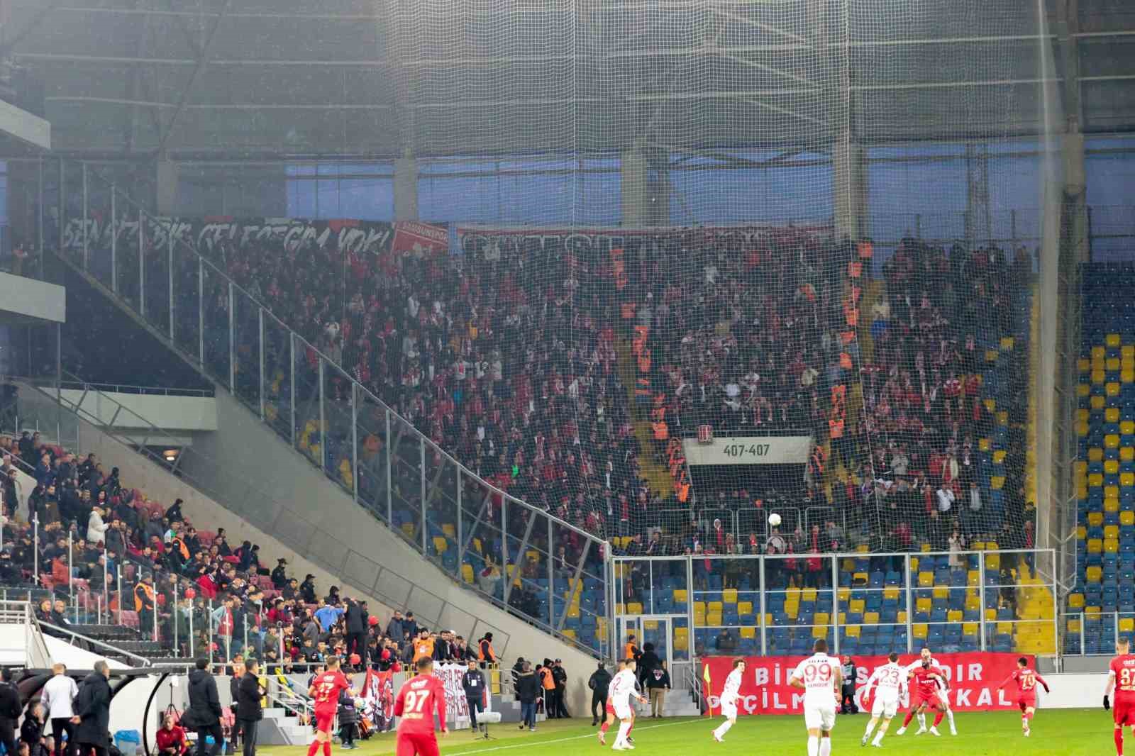 SAMSUNSPOR TARAFTAR GRUPLARI, ANKARA KEÇİÖRENGÜCÜ VE GENÇLERBİRLİĞİ DEPLASMANLARINDA TARAFTARLARA YAPILAN SERT TUTUM VE UYGULAMALARA TEPKİ GÖSTERDİ