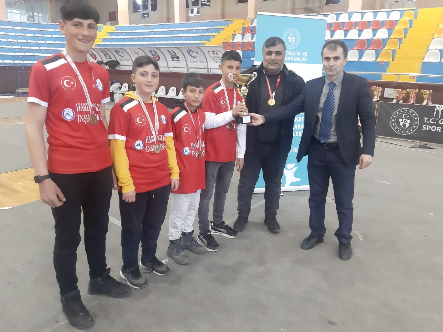ERZURUM'DA DÜZENLENEN OKUL SPORLARI BOCCE BRANŞINDA AŞKALE'YE İKİ ŞAMPİYONLUK BİRDEN GELDİ