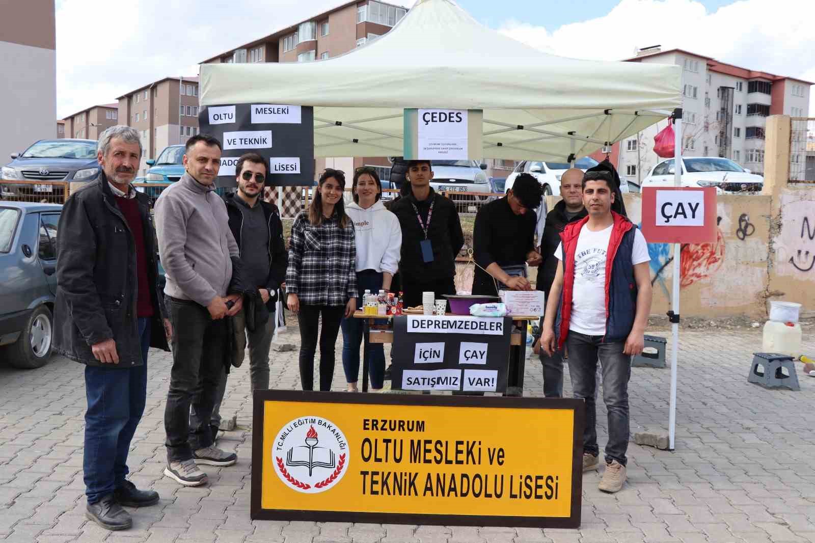 OLTU MESLEKİ VE TEKNİK ANADOLU LİSESİ ÖĞRETMEN VE ÖĞRENCİLERİ MALATYA'DA KARDEŞ OKUL SEÇTİKLERİ OKULA YARDIM ETMEK İÇİN OLTU HALK PAZARINDA SEMAVER YAKARAK ÇAY SATTILAR