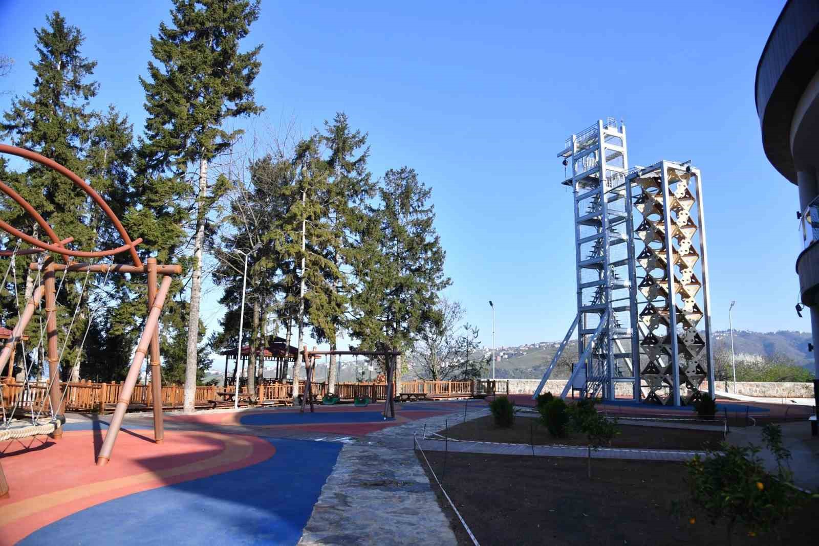 TRABZON'UN ORTAHİSAR İLÇE BELEDİYE BAŞKANI AHMET METİN GENÇ, ÇUKURÇAYIR MAHALLESİNDE YAPIMI TAMAMLANAN "DOĞA PARK" PROJESİNDE İNCELEMELERDE BULUNDU