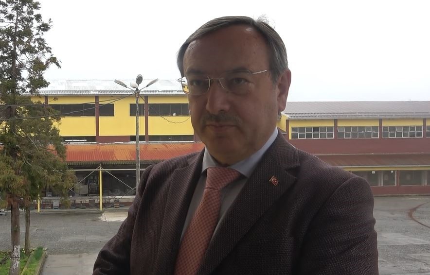 ÇAYKUR GENEL MÜDÜRÜ Y. ZİYA ALİM, ARTVİN'İN KEMALPAŞA’DA ÇAY FABRİKASINDA BUGÜN ÇIKAN YANGIN SONRASI İKİ HAFTA İÇİNDE TAMİRATIN YAPILACAĞINI VE BİR AY SONRA BAŞLAYACAK OLAN ÇAY SEZONUNA FABRİKANIN YETİŞTİRİLECEĞİNİ SÖY