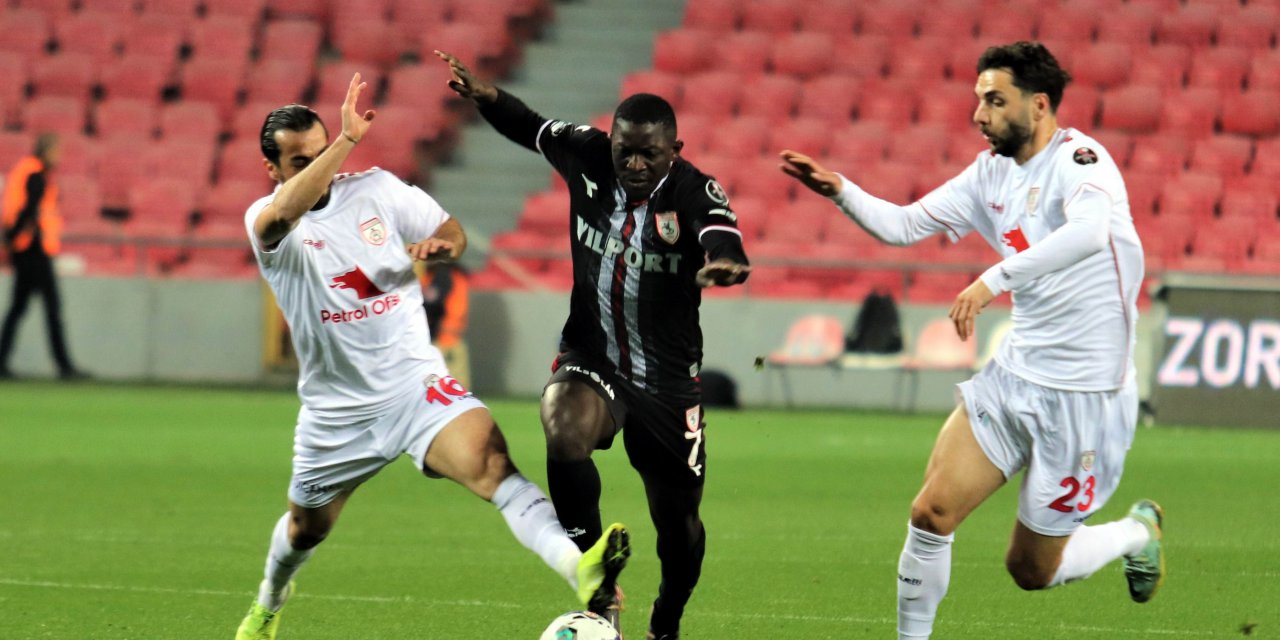 SPOR TOTO 1.LİG'İN 28. HAFTASINDA SAMSUNSPOR SAHASINDA KARŞILAŞTIĞI ALTINORDU'YU 2 - 0 YENEREK LİDERLİĞİNİ SÜRDÜRDÜ
