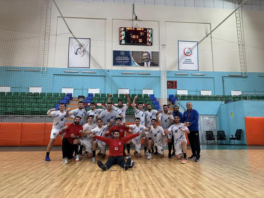 SEYHAN BELEDİYESPORLU HENTBOLCULAR DEPLASMANDA RİZE TEMSİLCİSİ GÜNEYSU KULÜBÜ’NÜ 41-30 GİBİ FARKLI BİR SKOR İLE YENDİ