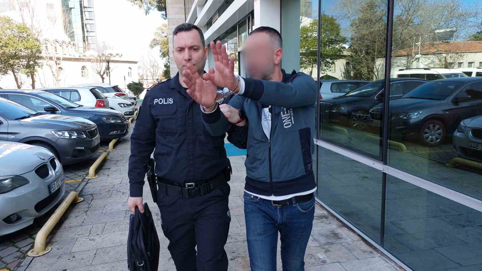 SAMSUN'DA BİR KİŞİ ARKADAŞINI SOKAK ORTASINDA DARP EDEREK CEP TELEFONUNU VE PARASINI GASP ETMEK SUÇUNDAN TUTUKLANDI