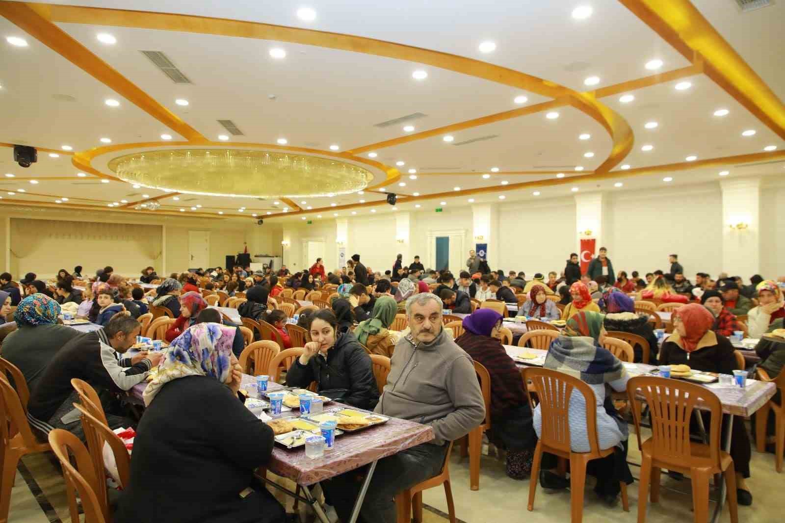 ORDU'NUN FATSA BELEDİYE BAŞKANI İBRAHİM ETEM KİBAR, RAMAZAN AYI BOYUNCA HER GÜN BİN 300 VATANDAŞIN İFTAR SOFRASINDA BULUŞACAĞINI SÖYLEDİ