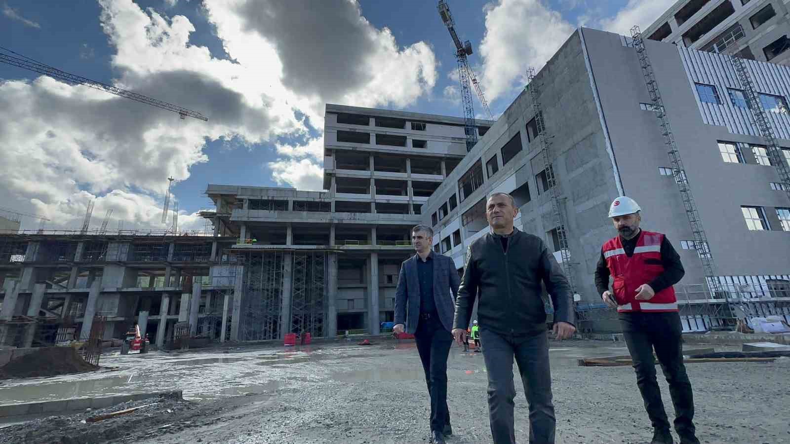 ORDU'DA 26 ARALIK 2020 TARİHİNDE İHALESİ YAPILAN VE YAPIMINA BAŞLANAN 900 YATAKLI ORDU ŞEHİR HASTANESİ İNŞAATI YOĞUN TEMPO İLE SÜRÜYOR