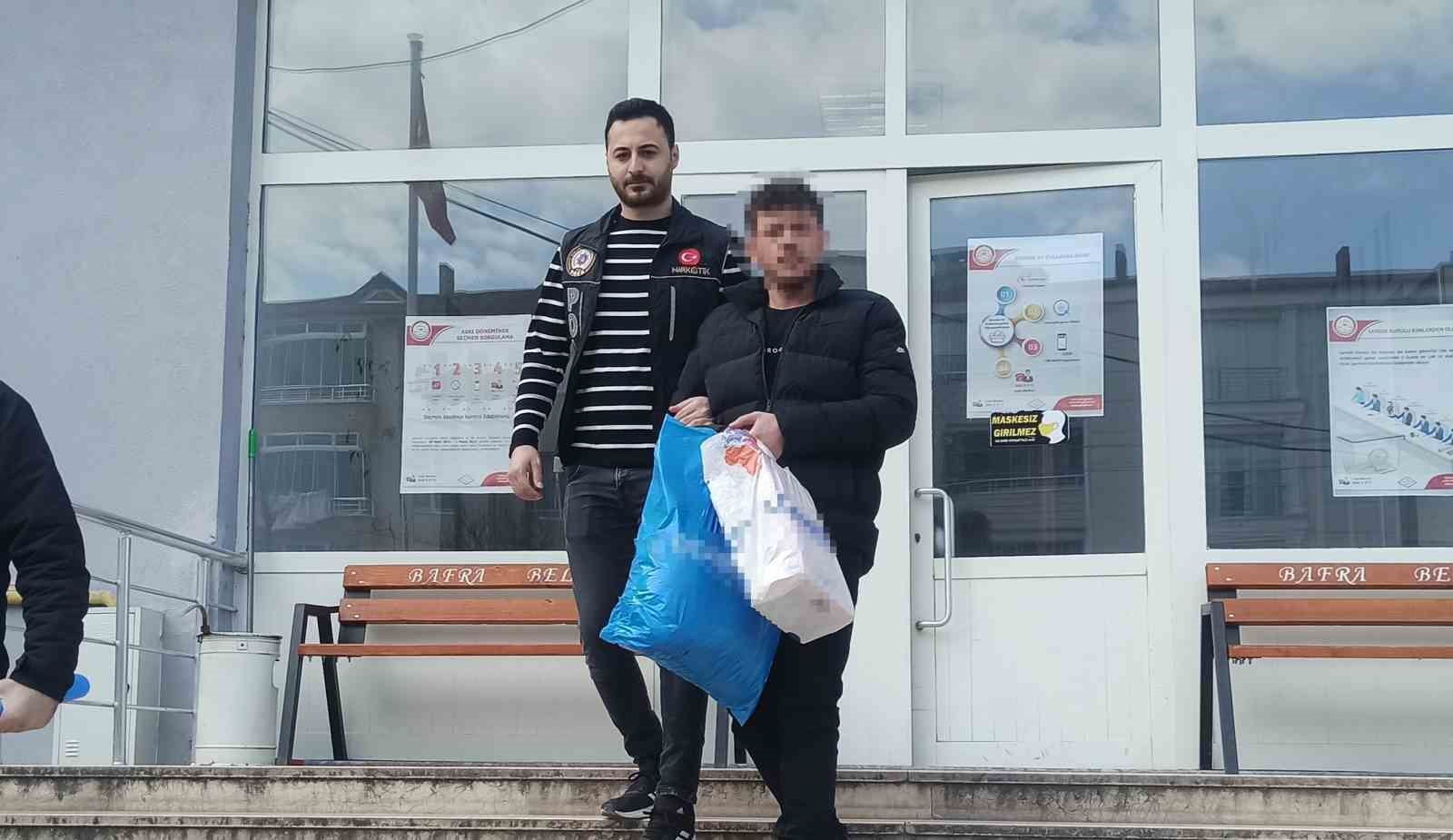 SAMSUN'UN BAFRA İLÇESİNDE UYUŞTURUCU MADDEYLE YAKALANAN ŞAHIS ADLİYEYE SEVK EDİLDİ