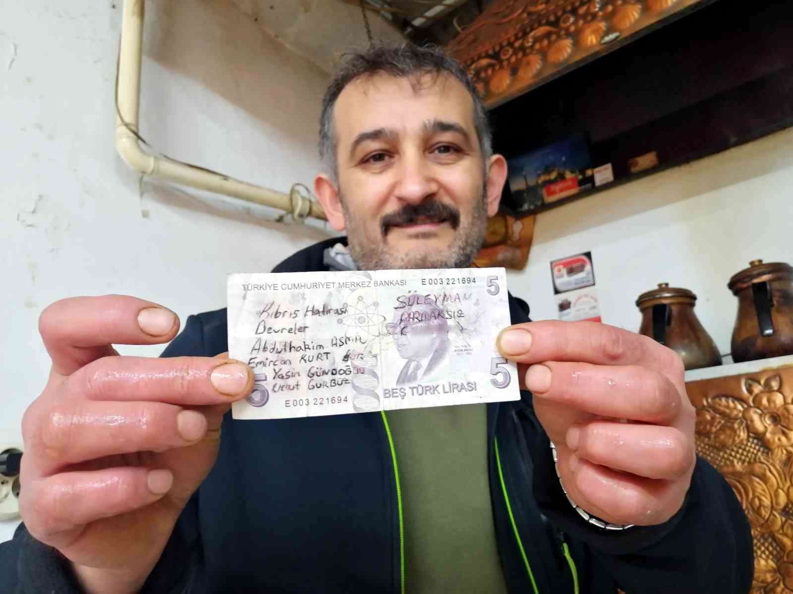 SAMSUN'DA BİR ESNAF, MÜŞTERİSİNDEN ALDIĞI VE ÜZERİNDEKİ YAZILARDAN MANEVİ DEĞERİ OLDUĞUNU DÜŞÜNDÜĞÜ PARANIN SAHİBİNİ ARIYOR