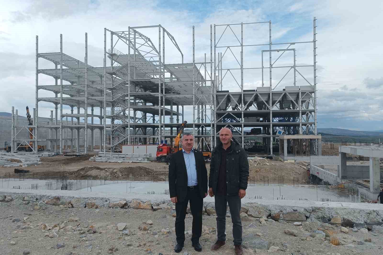 HAVZA BELEDİYE BAŞKANI SEBAHATTİN ÖZDEMİR, HAVZA ORGANİZE SANAYİ BÖLGESİ'NDE(OSB) İNŞAATI DEVAM EDEN VE BİTTİĞİNDE 150 KİŞİYE İŞ İMKANI SAĞLAYACAK OLAN FABRİKA ŞANTİYESİNİ ZİYARET EDEREK İNCELEMELERDE BULUNDU