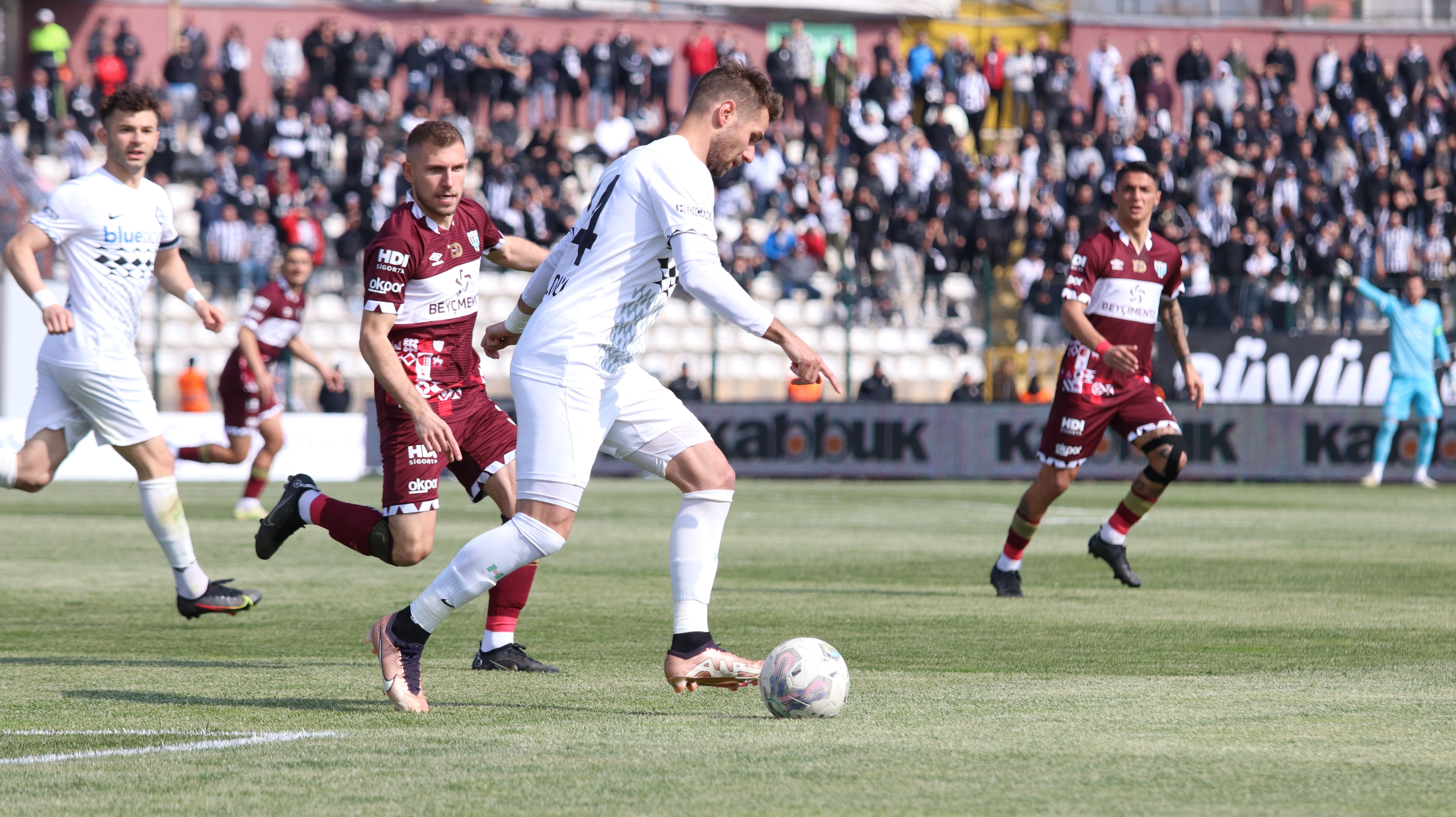 SPOR TOTO 1.LİG'İN 31. HAFTASINDA PAZAR GÜNÜ OYNANAN BANDIRMASPOR SAHASINDA KARŞILAŞTIĞI ALTAY'I 2 - 1 MAĞLUP ETTİ