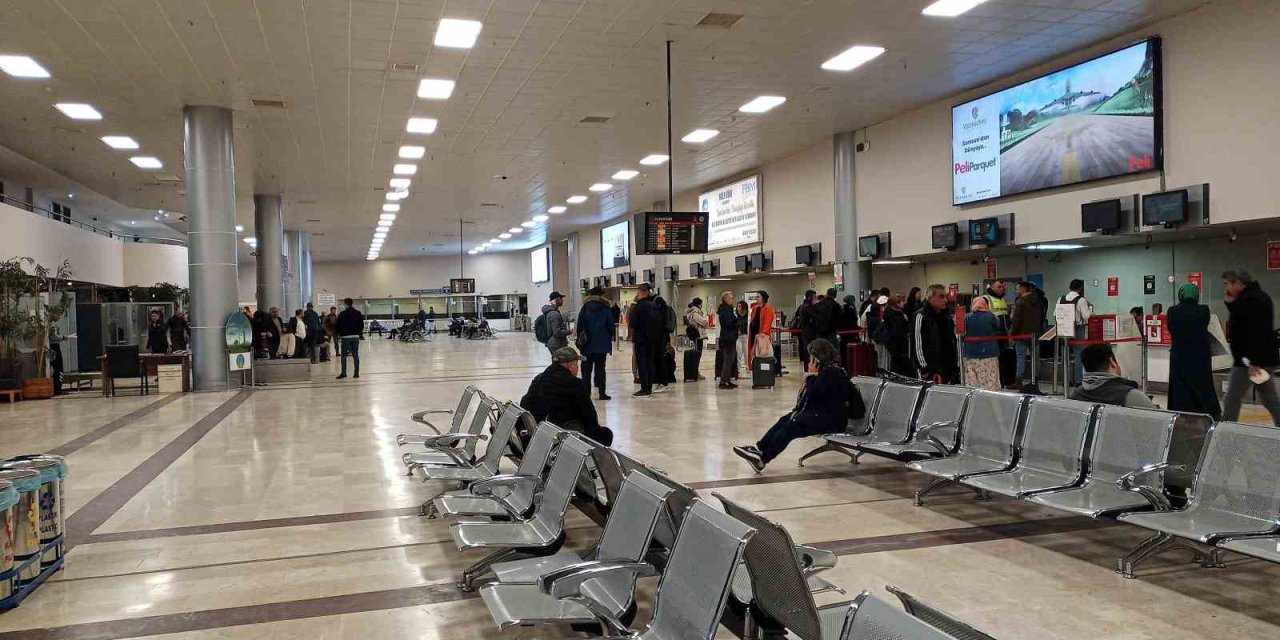 SAMSUN-ÇARŞAMBA ULUSLARARASI HAVALİMANI'NDAN YILIN İLK 3 AYINDA 303 BİN 214 YOLCU HİZMET ALDI