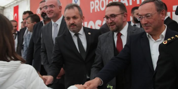 RİZE VALİLİĞİ VE RİZE BELEDİYESİ TARAFINDAN DÜZENLENEN BAYRAMLAŞMA TÖRENİNDE VATANDAŞLARLA PROTOKOL BİR ARAYA GELDİ