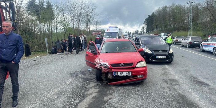 ORDU’NUN ULUBEY İLÇESİNDE RAMAZAN BAYRAMI'NIN İLK GÜNÜNDE 2 ARACIN ÇARPIŞMASI SONUCU MEYDANA GELEN TRAFİK KAZASINDA 8 KİŞİ YARALANDI