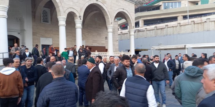 ARTVİN'DE BÜYÜK BİR BÖLÜMÜ BARAJ SULARIYLA KAPLANAN YUSUFELİ'NİN TAŞINDIĞI YENİ İLÇEDE İLK BAYRAMLAŞMA GERÇEKLEŞTİ