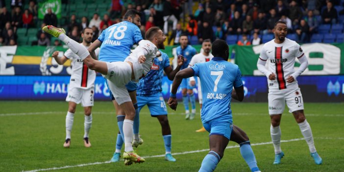 Ç.RİZESPOR SÜPER LİG YOLUNDA BİR ENGELİ DAHA AŞTI. SPOR TOTO 1.LİG'İN 34. HAFTASINDA Ç.RİZESPOR SAHASINDA GENÇLERBİRLİĞİNİ 5 - 3 MAĞLUP EDEREK TABELAYA RİZE'NİN PLAKASINI YAZDIRDI
