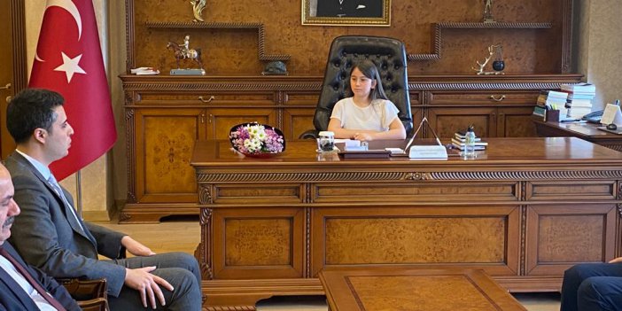 23 NİSAN'DA ÇAYELİ’NDE MAKAM KOLTUKLARINA ÇOCUKLAR GEÇTİ. 23 NİSAN ULUSAL EGEMENLİK VE ÇOCUK BAYRAMI DOLAYISI İLE ÜLKEMİZDE HER YIL OLDUĞU GİBİ BU YILDA MAKAM KOLTUKLARINA ÇOCUKLAR GEÇTİ