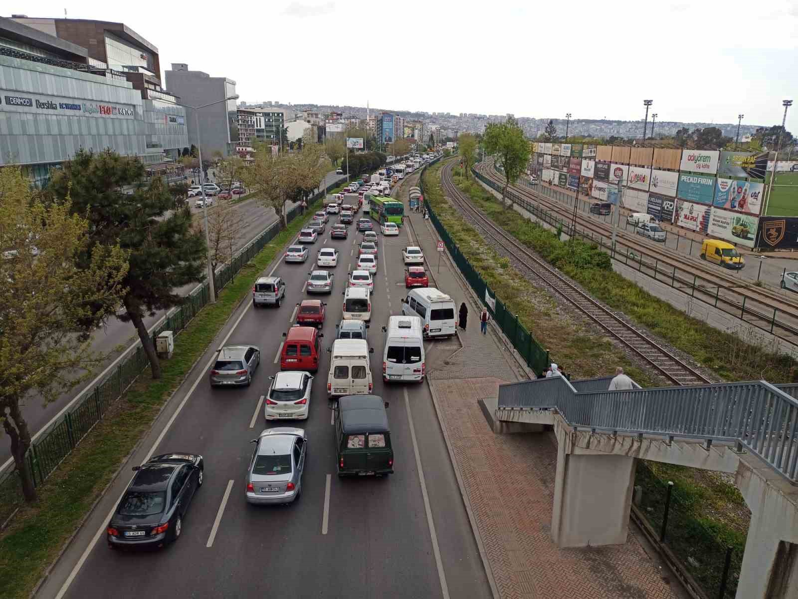 SAMSUN'DAKİ MOTORLU KARA TAŞITI SAYISI GEÇEN AYA GÖRE 2 BİN 941 ADET ARTARAK 425 BİN 660 OLDU