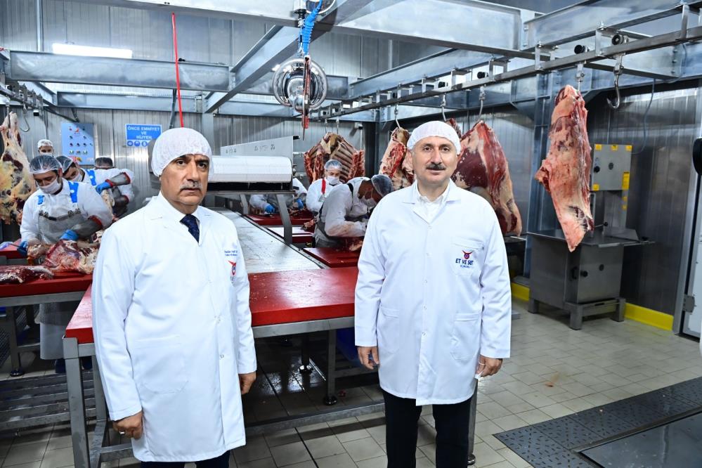 TARIM VE ORMAN BAKANI VAHİT KİRİŞCİ İLE ULAŞTIRMA VE ALTYAPI BAKANI ADİL KARAİSMAİLOĞLU, ET VE SÜT KURUMU TRABZON ET KOMBİNASI'NIN AÇILIŞI GERÇEKLEŞTİRDİ
