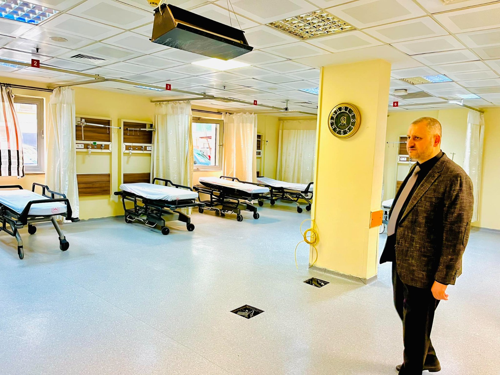 RİZE DEVLET HASTANESİNDE GÜZEL ŞEYLER OLUYOR.BAŞHEKİMLİK GÖREVİNE ATADIKTAN SONRA YAPTIĞI ÇALIŞMALAR İLE DEVLET HASTANESİNİN ÇEHRESİNİ DEĞİŞTİREN DR.ŞABAN ERGENE HASTANENİN DEĞİŞİM VE DÖNÜŞÜMÜ İÇİN ÇALIŞMALARINA DEVAM EDİYOR