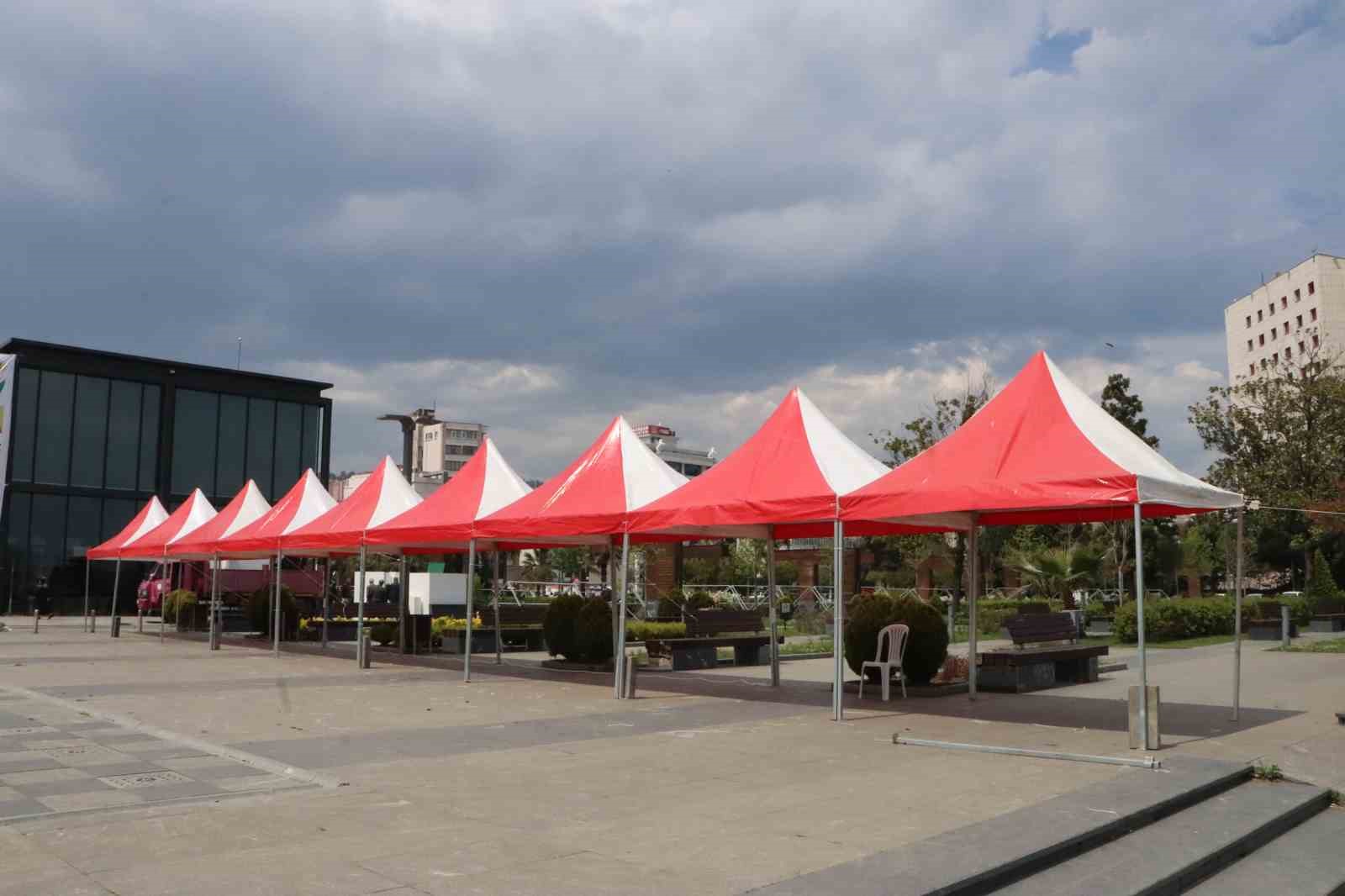 OMÜ EV SAHİPLİĞİNDE DÜZENLENECEK OLAN ORTA KARADENİZ KARİYER FUARI'NDA (OKAF'23) KATILIMCILARIN KULLANACAĞI STANTLARIN "BORDO-MAVİ" RENKLERDE OLMASI VATANDAŞLARIN VE ÖZELLİKLE SAMSUNSPOR TARAFTARININ TEPK