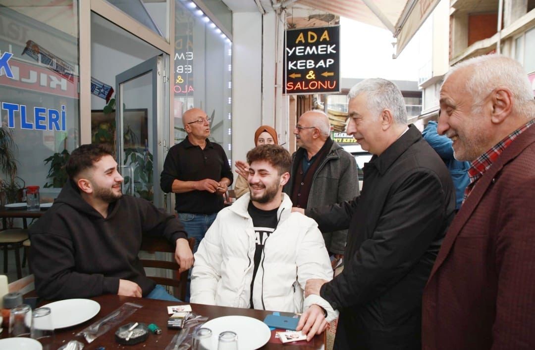 14 MAYIS'TA GERÇEKLEŞTİRİLECEK GENEL SEÇİMLERDE AK PARTİ'DEN TRABZON MİLLETVEKİLİ ADAYI OLAN VEHBİ KOÇ'UN SAHA ÇALIŞMALARINDA İLK DEFA OY KULLANACAK YENİ SEÇMENLERLE KURDUĞU İKİLİ DİYALOGLAR DİKKAT ÇEKİYOR