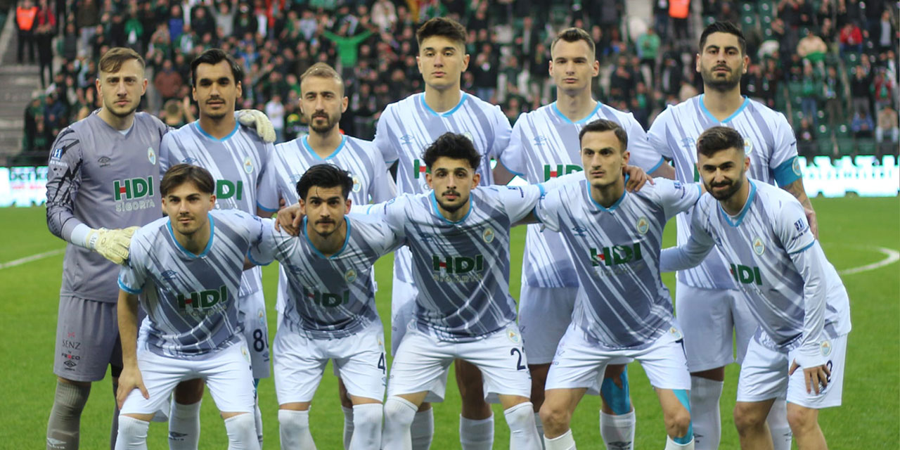 PAZARSPOR TFF 3.LİG'E DÜŞTÜ. PAZARSPOR, TFF 2.LİG 35. HAFTASINDA SAHASINDA FETHİYESPOR'A 7 - 1 MAĞLUP OLDU. BU SONUÇLA PAZARSPOR'UN BİTİME 3 HAFTA KALA TFF 3. LİG'E DÜŞMESİ KESİNLEŞTİ