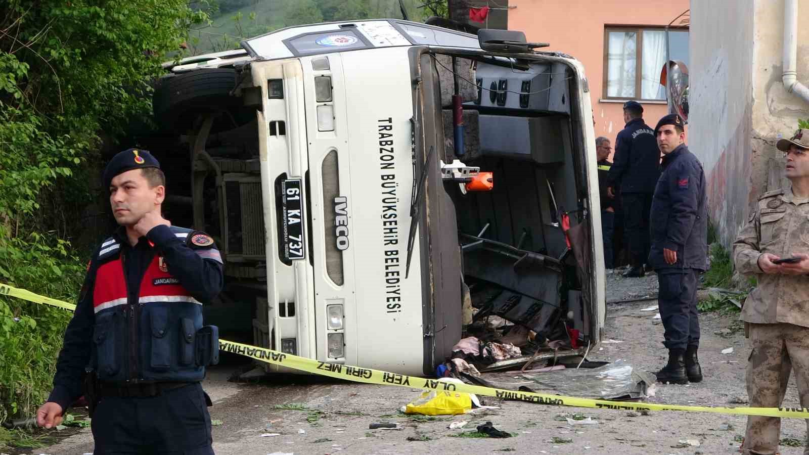 TRABZON’UN AKÇAABAT İLÇESİNDE BELEDİYE OTOBÜSÜ KAZA YAPTI: 4 ÖLÜ, 21 YARALI
