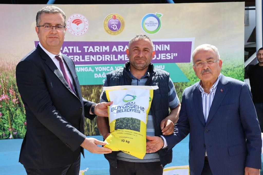 ORDU BÜYÜKŞEHİR BELEDİYE BAŞKANI DR. MEHMET HİLMİ GÜLER'İN KENT EKONOMİSİNİ CANLANDIRMAK VE TARIMI GELİŞTİRMEK AMACIYLA ORDU'DA 2019 YILINDAN BU YANA VERİLEN DESTEKLERLE ÜRETİME AÇILAN ATIL ARAZİ 26 BİN 750 DÖNÜME