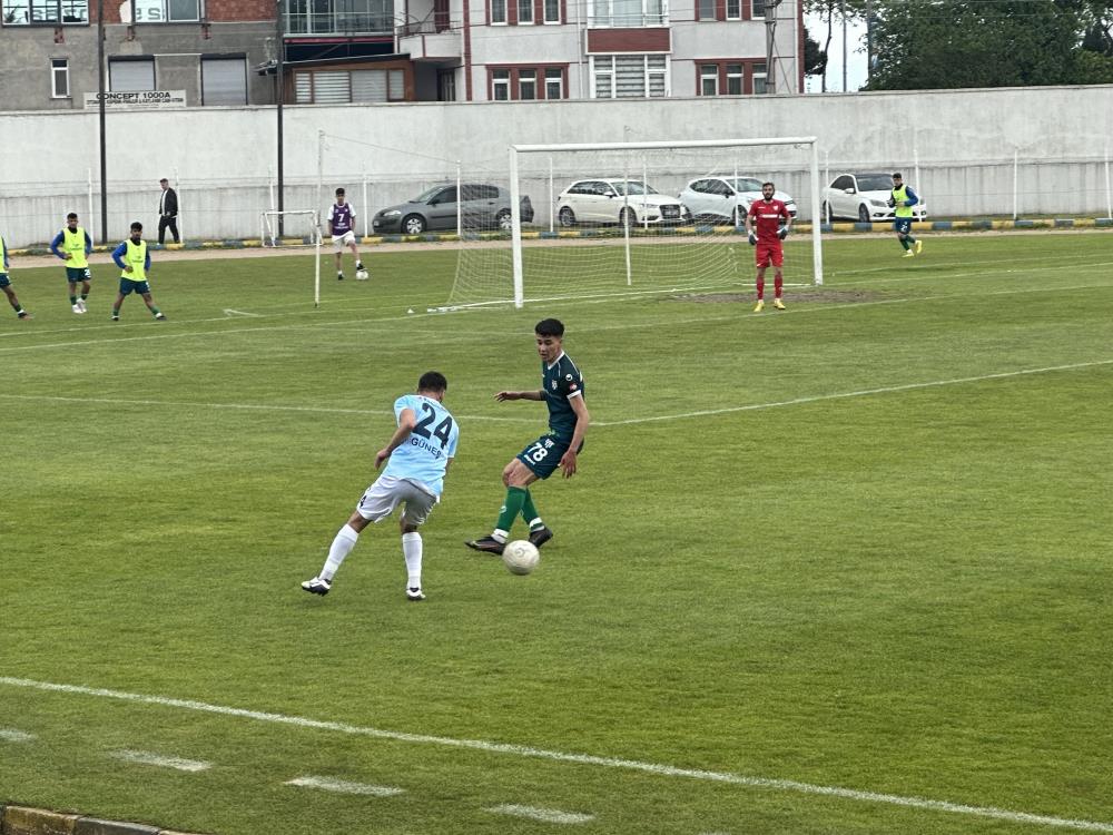 TFF 3. LİG 3. GRUP'UN 32. HAFTASINDA FATSA BELEDİYESPOR, KONUK ETTİĞİ ERBAASPOR İLE 3-3 BERABERE KALDI