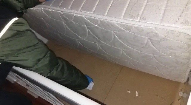 ÇORUM'DA POLİS EKİPLERİ ÇOK SAYIDA ADRESE EŞ ZAMANLI OPERASYON DÜZENLEDİ. BEBEK BEŞİĞİ VE AYAKKABILIKTAN ESRAR ÇIKTI. OPERASYONDA 6 KİŞİ GÖZALTINA ALINDI