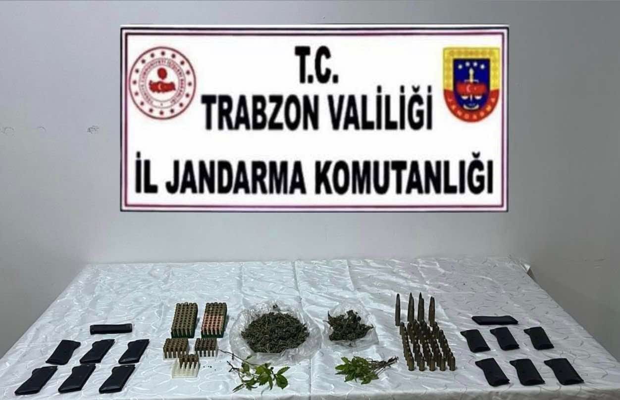 TRABZON’UN MAÇKA İLÇESİNDE JANDARMA EKİPLERİNCE YAPILAN UYUŞTURUCU OPERASYONUNDA 3 ŞÜPHELİ ŞAHIS GÖZALTINA ALINDI