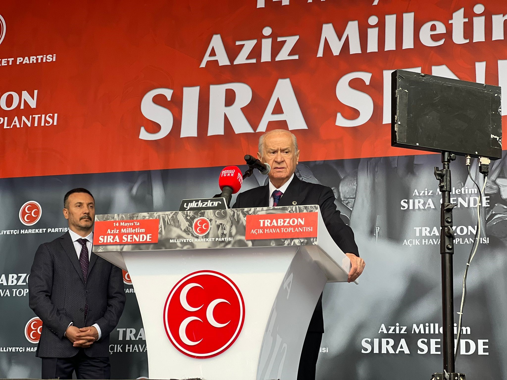 MHP GENEL BAŞKANI DEVLET BAHÇELİ TRABZON'DA Kİ MİTİNGTE YAPTIĞI AÇIKLAMADA : “İKTİDARIN RUHSATI NE ABD’DEN, NE İNGİLTERE’DEN, NE ALMANYA’DAN, NE DE FRANSA’DAN ALINABİLECEKTİR”