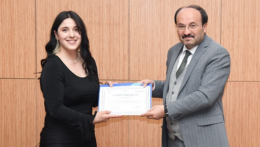 ERZURUM TEKNİK ÜNİVERSİTESİ (ETÜ) İLE DOĞU AKADEMİ ÖZEL EĞİTİM VE REHABİLİTASYON MERKEZİ ARASINDA İMZALAN İŞ BİRLİĞİ PROTOKOLÜ KAPSAMINDA EĞİTİM ALAN SPOR BİLİMLERİ FAKÜLTESİ ÖĞRENCİLERİ İÇİN SERTİFİKA TÖRENİ DÜZENLENDİ