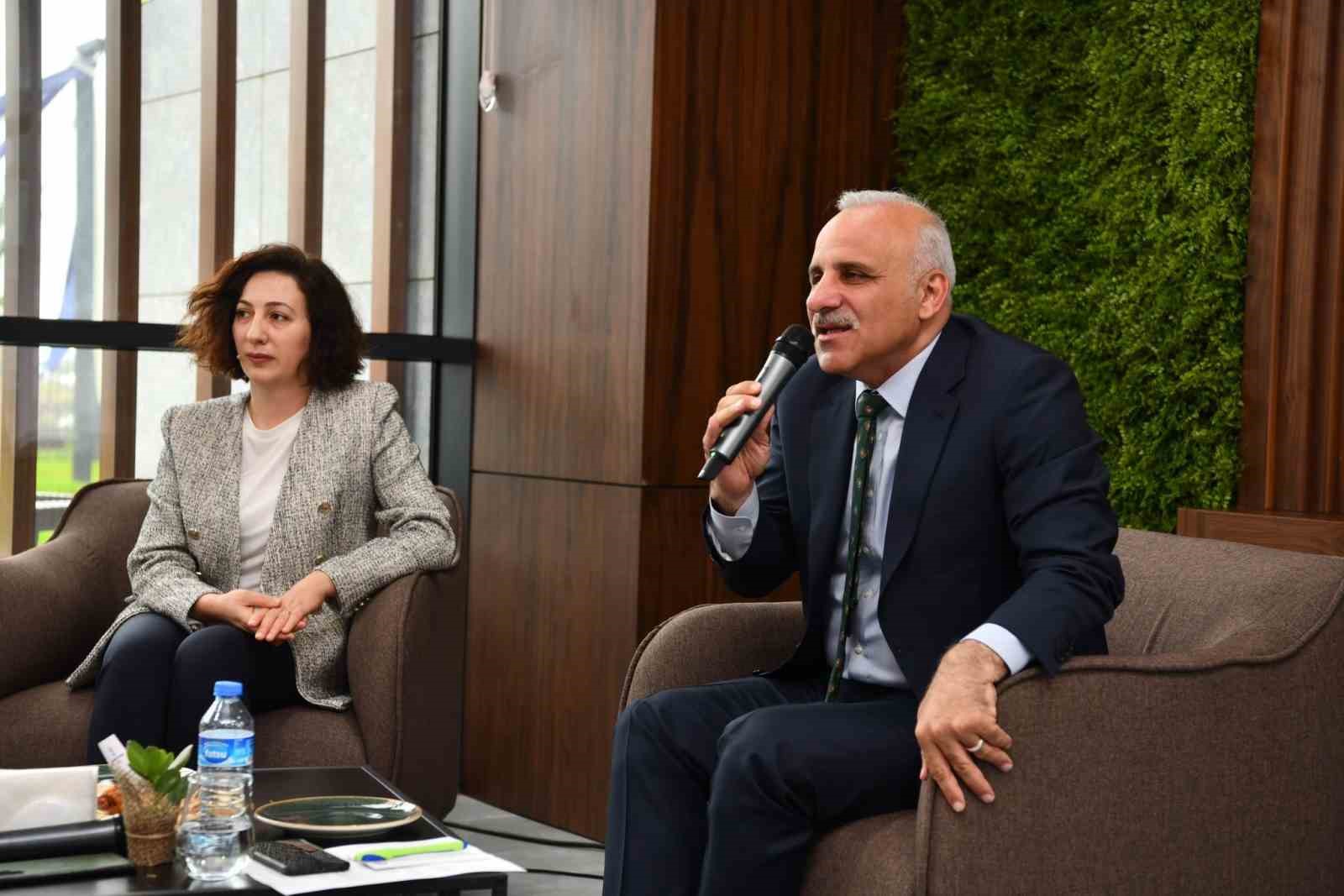 TRABZON BÜYÜKŞEHİR BELEDİYE BAŞKANI MURAT ZORLUOĞLU, AÇILDIĞI GÜNDEN İTİBAREN BÜYÜK İLGİ GÖREN KADIN YAŞAM VE İSTİHDAM MERKEZİ'Nİ ZİYARET ETTİ