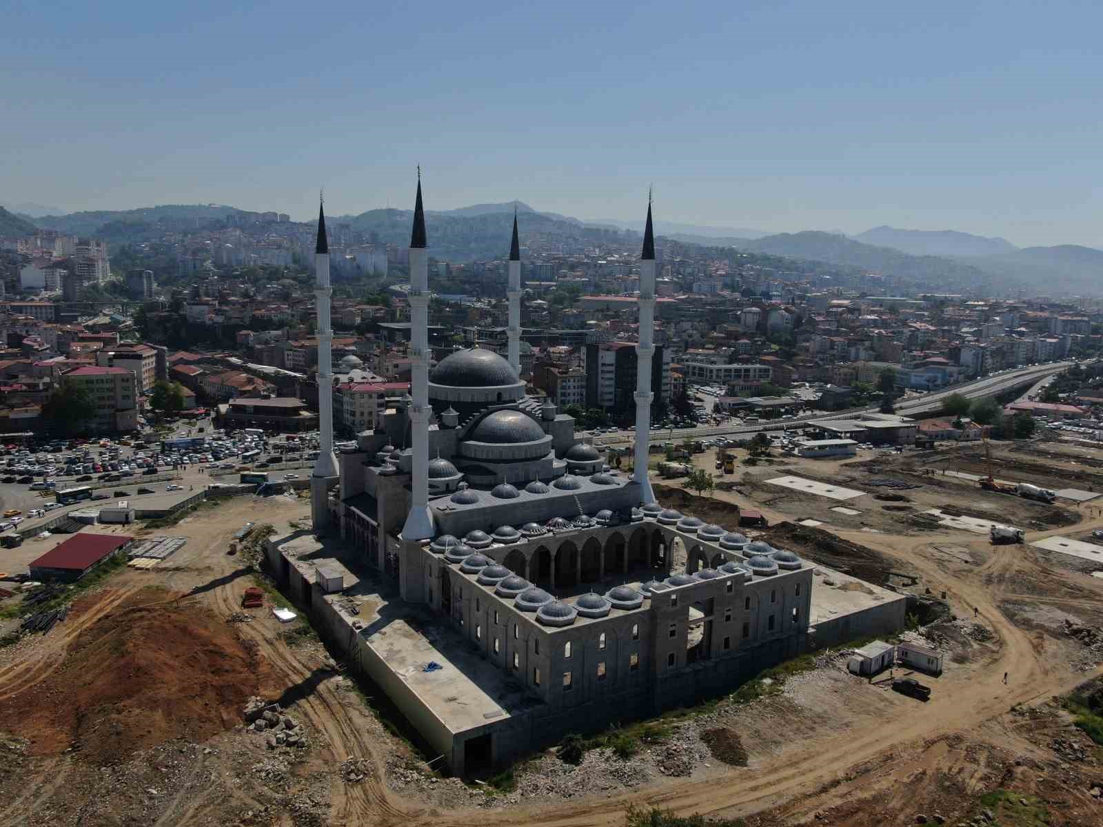 TRABZON'UN ORTAHİSAR İLÇESİNDE YAPIMI DEVAM EDEN DOĞU KARADENİZ’İN EN BÜYÜK CAMİ VE KÜLLİYESİNİN 2024 YILI RAMAZAN AYINDA AÇILMASI PLANLANIYOR